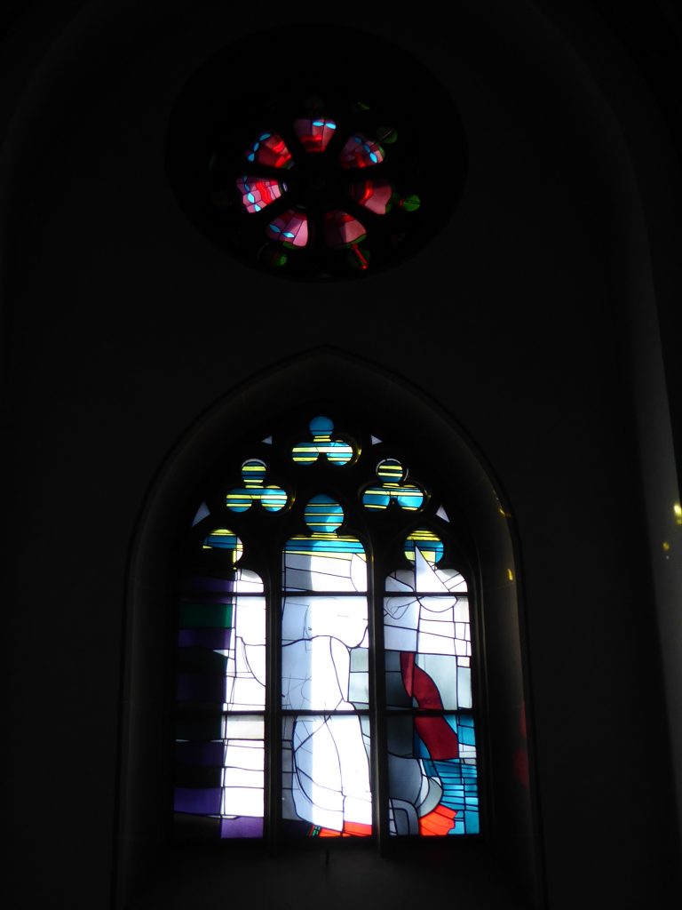 Querschiff – Verkündigung des Herrn: Der Engel Gabriel verkündet Maria, dass sie den Sohn Gottes vom Heiligen Geist empfangen und ihn gebären wird (Lk 1,26-38).