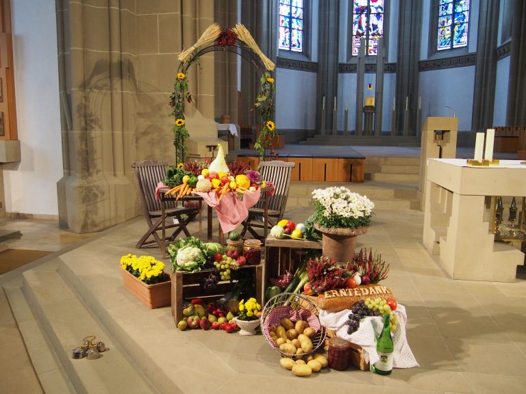 Erntedank in Herz Jesu: Das Erntedankfest feiern wir im Herbst, um Gott für die Gaben der Ernte zu danken.